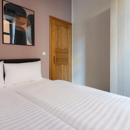 Bohemian Dreams Apartments And Suites By Dwellfort Prag Oda fotoğraf