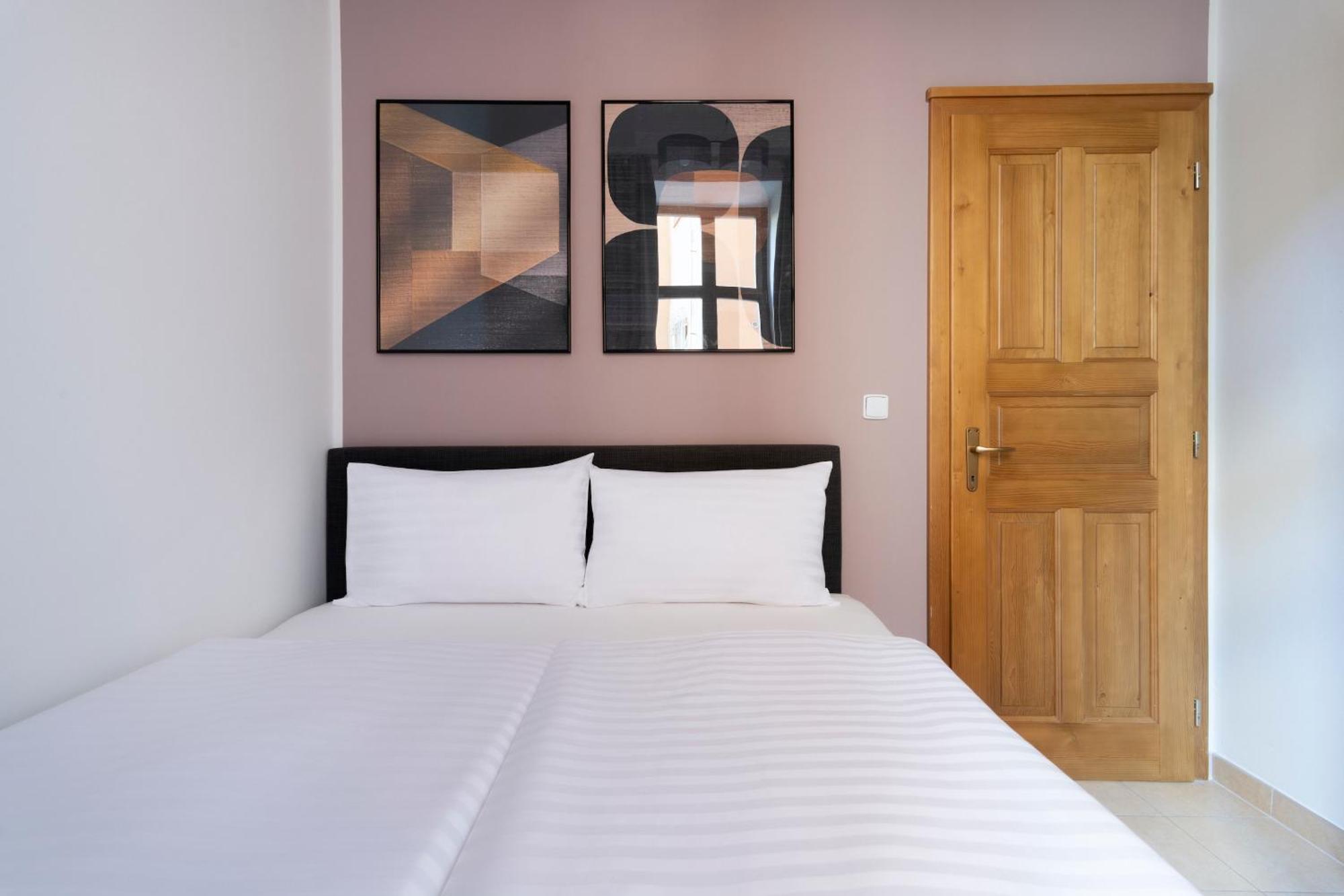 Bohemian Dreams Apartments And Suites By Dwellfort Prag Oda fotoğraf
